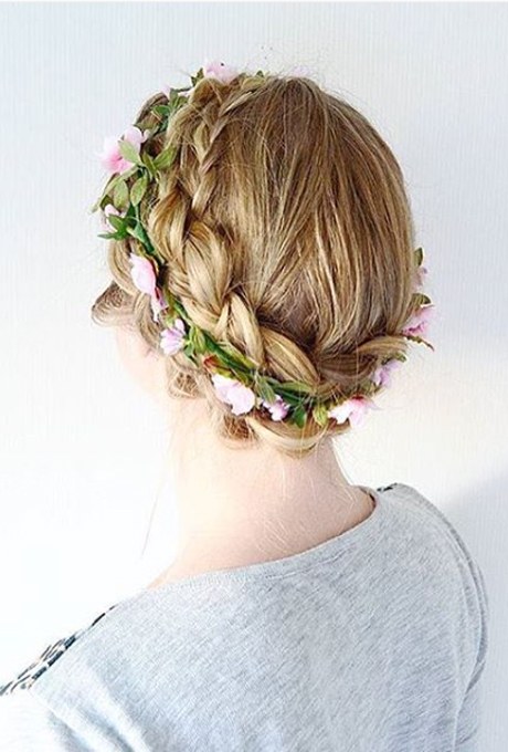 Fryzury ślubne w stylu boho inspiracje