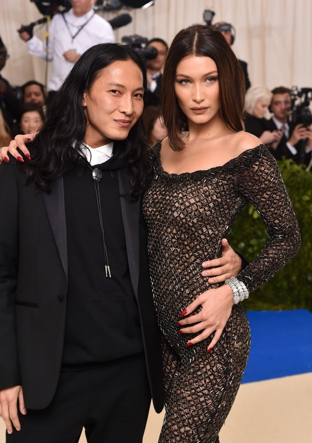 Modelka Bella Hadid, projektant Alexander Wang
