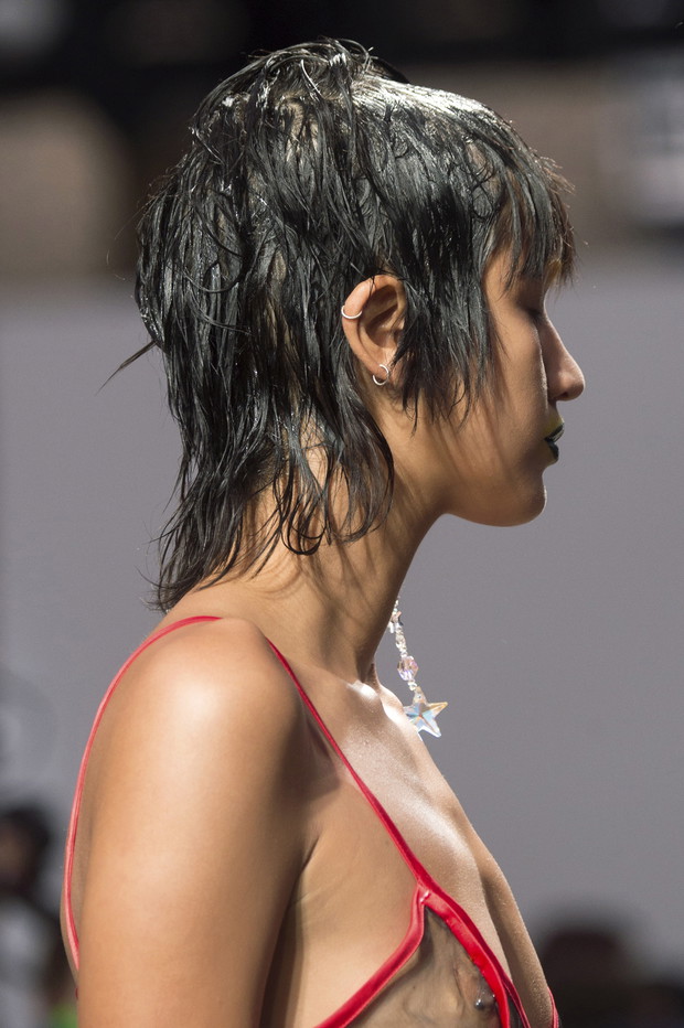 Fryzura na pokazie A V Robertson