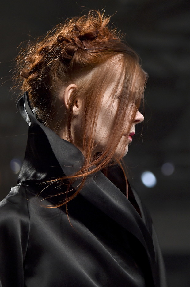 Fryzura na pokazie Aganovich