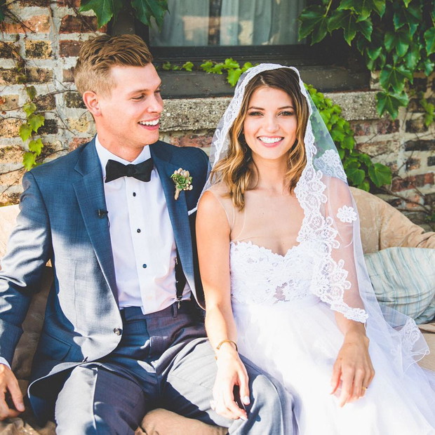 Fryzura ślubna dla krótkich włosów - fale