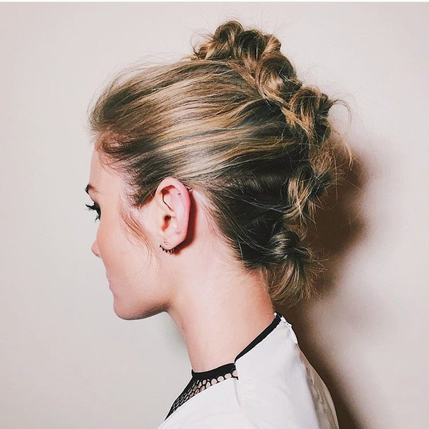 Fryzura ślubna dla krótkich włosów - koki