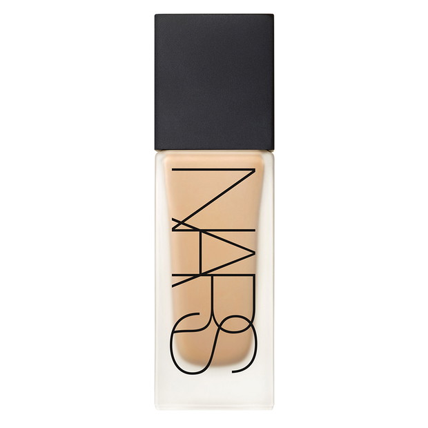 NARS Luminous Weightless Foundation; 209 zł