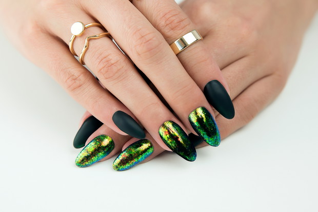 Manicure kosmiczny pyłek na jesień 2017