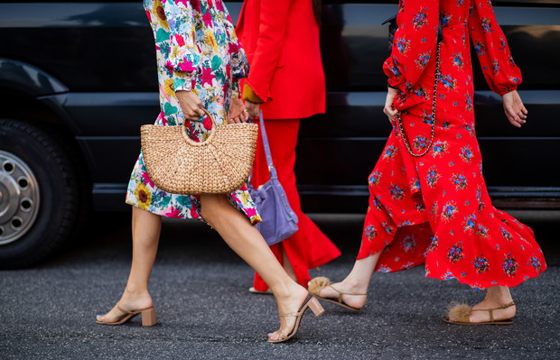 Wiklinowy koszyk na lato 2019: trendy moda 2019