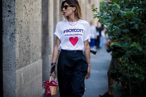 Wiklinowy koszyk na lato 2019: trendy moda 2019