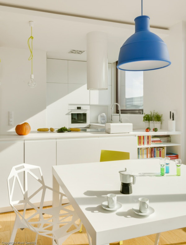 Mocne kolory w mieszkaniu - niebieski