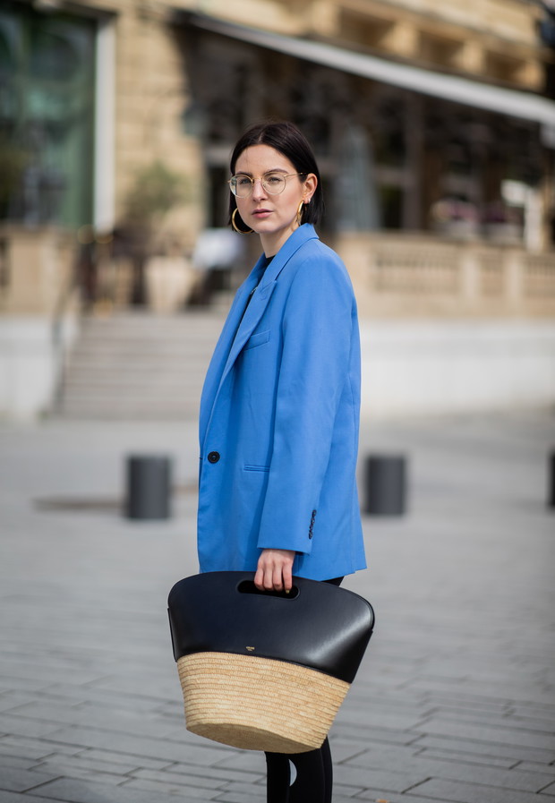 Wiklinowy koszyk na lato 2019: trendy moda 2019