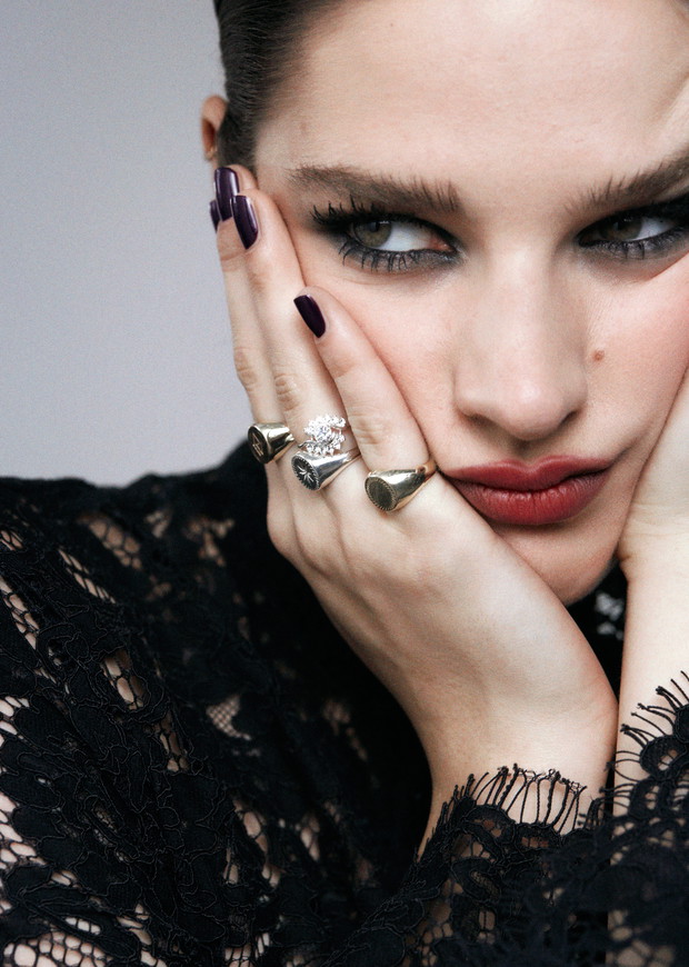 Gotycki makijaż z &Other Stories