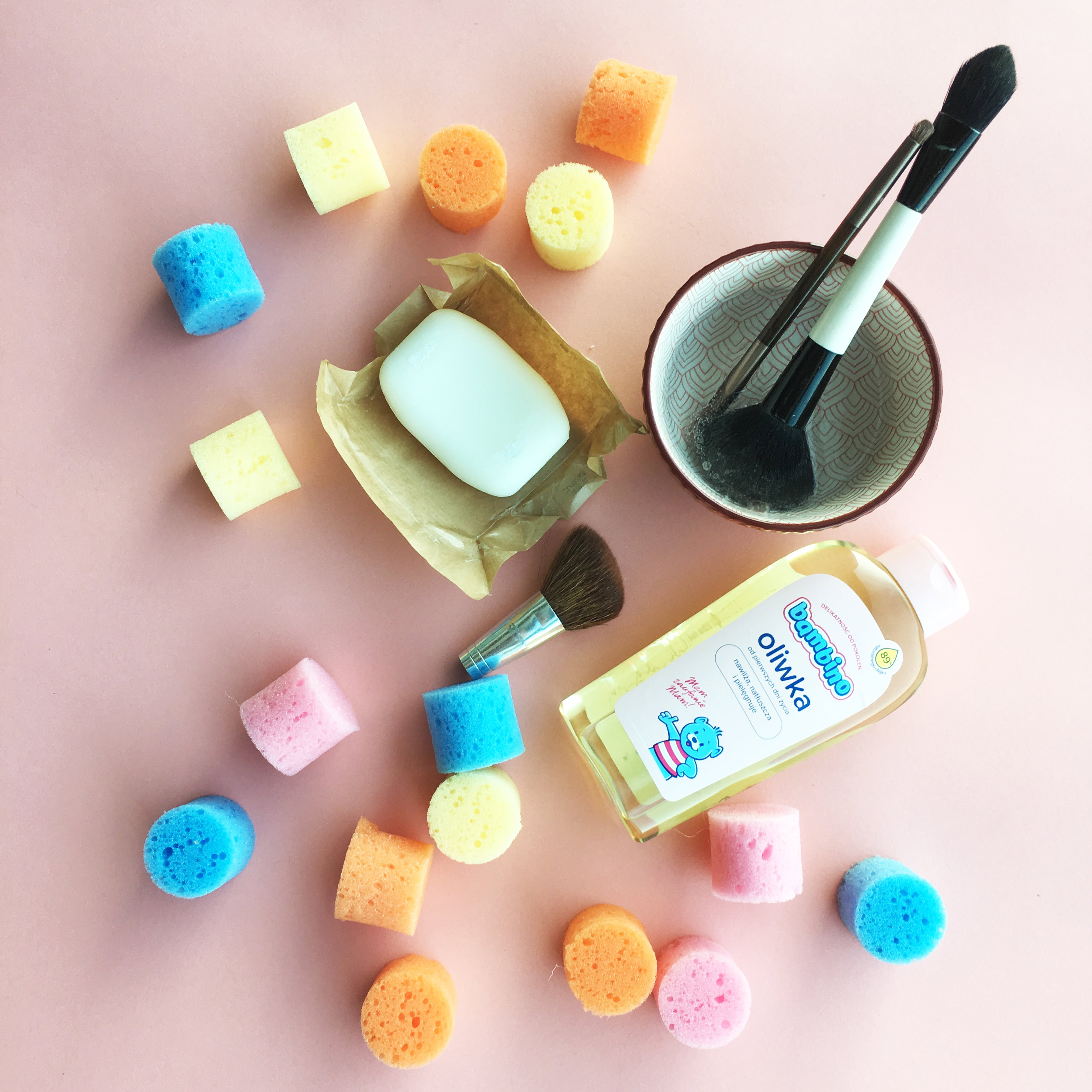 W oliwce i szarym mydle wyczyścisz pędzle do makijażu