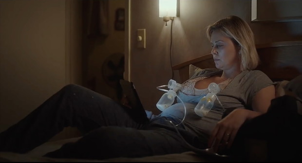 Charlize Theron w filmie Tully