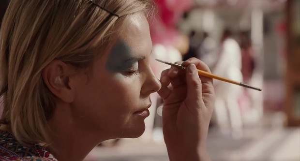Charlize Theron w filmie Tully
