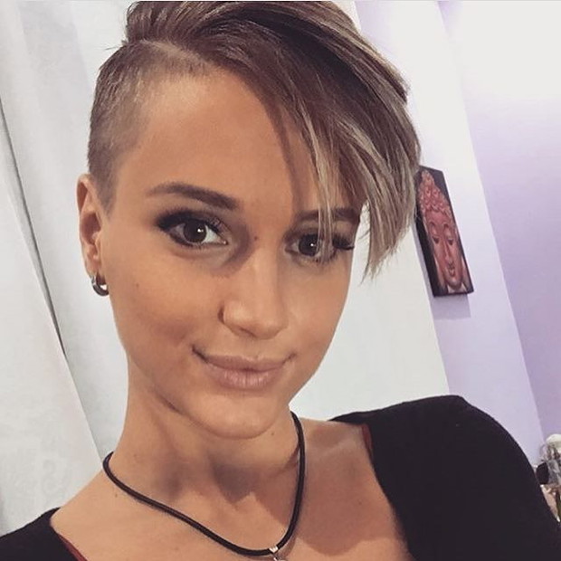 Krótka fryzura 2018 - wygolone boki