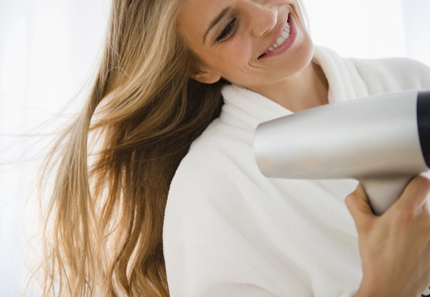 Obniż temperaturę i zabezpiecz włosy