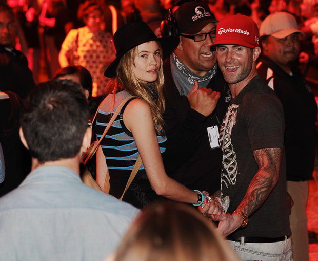behati-prinsloo-i-adam-levine-fot-east-news_01