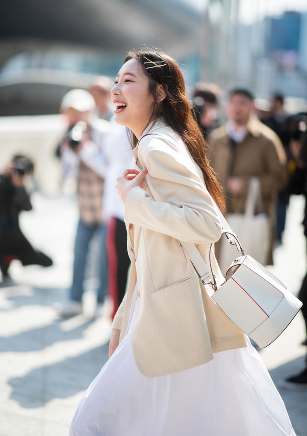 Bucket bag, najmodniejsza torebka lato 2019: trendy moda lato 2019