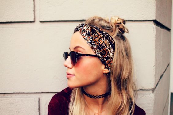 Fryzura z bandaną