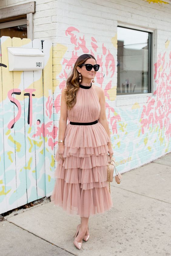 Sukienki na wesele - falbanki