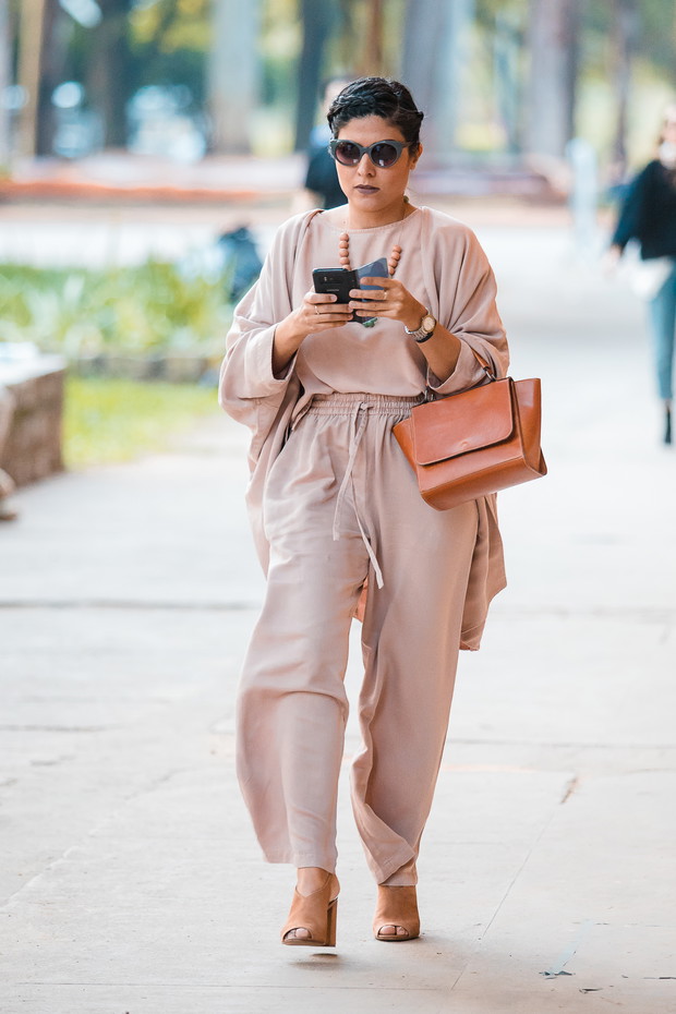 Łączenie kolorów ubrań - beż i brąz