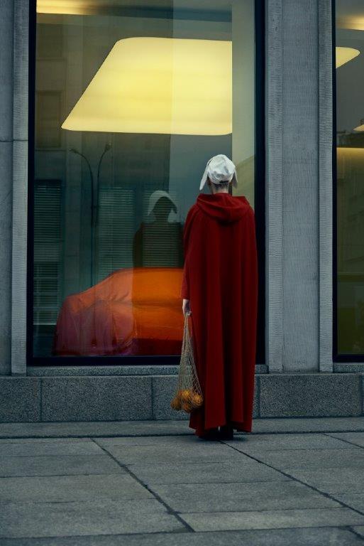 Opowieść podręcznej i Showroom ciekawa akcja społeczna