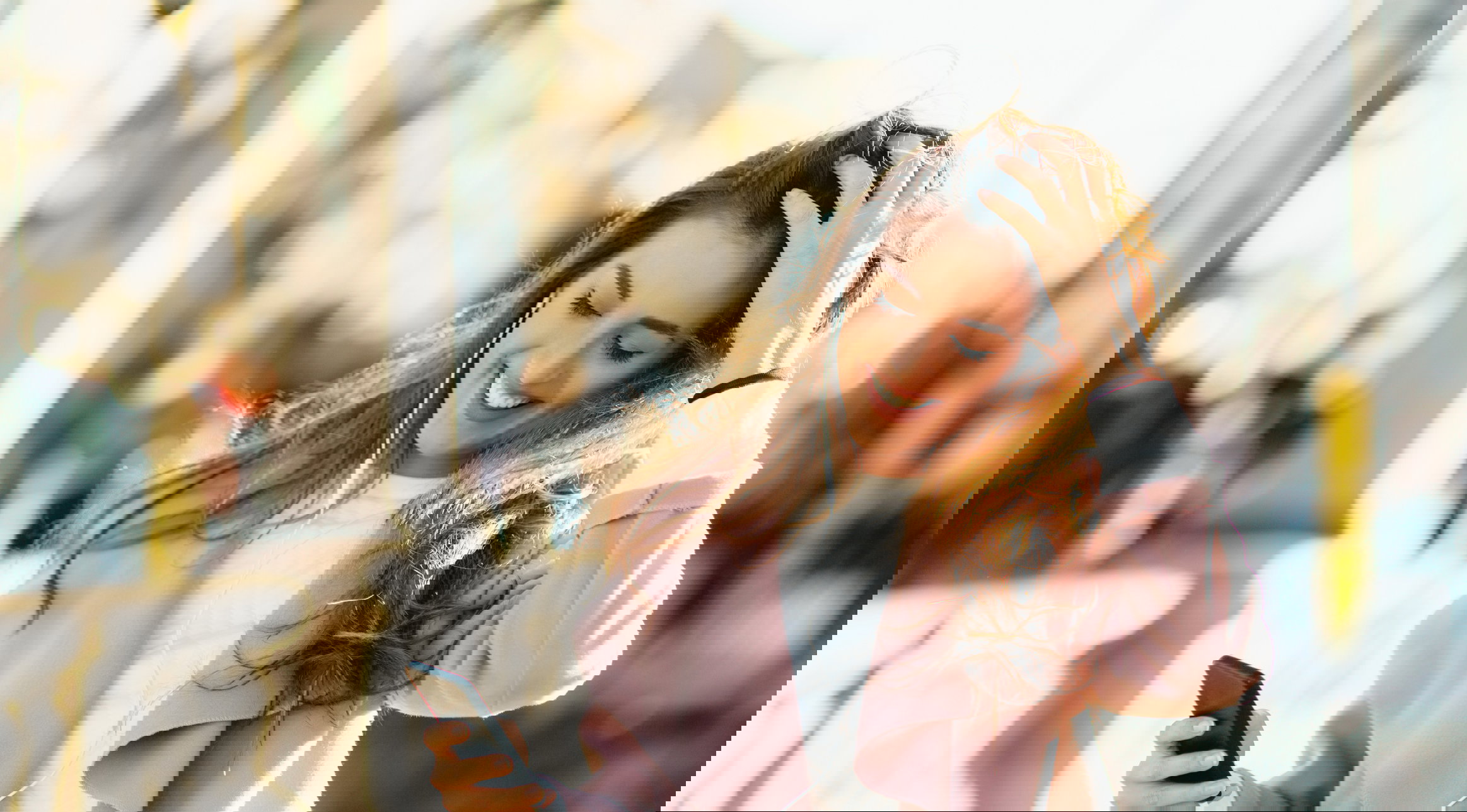 Przeczesywanie włosów ręką