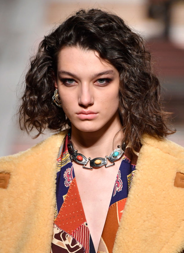 Makijaż jesień-zima 2018: modne brązy (Etro)