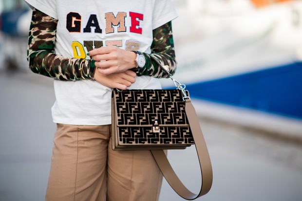 Modne kolory na jesień 2018 Pantone: Almond Buff