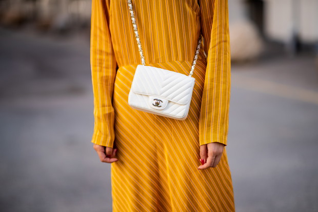 Modne kolory na jesień 2018 Pantone: Celyon Yellow