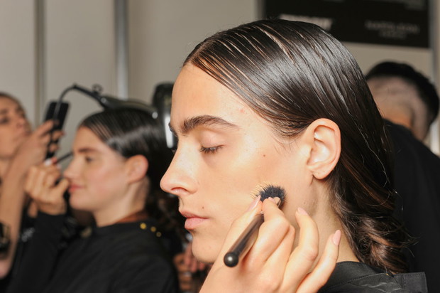 Nie musisz nakładać podkładu na całą twarz