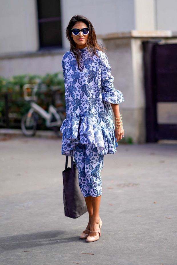 Sukienka w kwiaty na wyprzedaży i sukienka w kwiaty na jesień