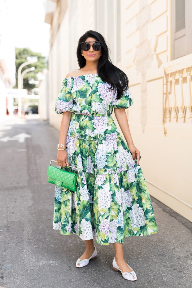 Sukienka w kwiaty na wyprzedaży i sukienka w kwiaty na jesień