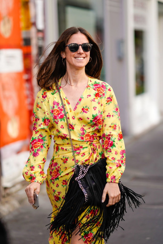 Sukienka w kwiaty na wyprzedaży i sukienka w kwiaty na jesień