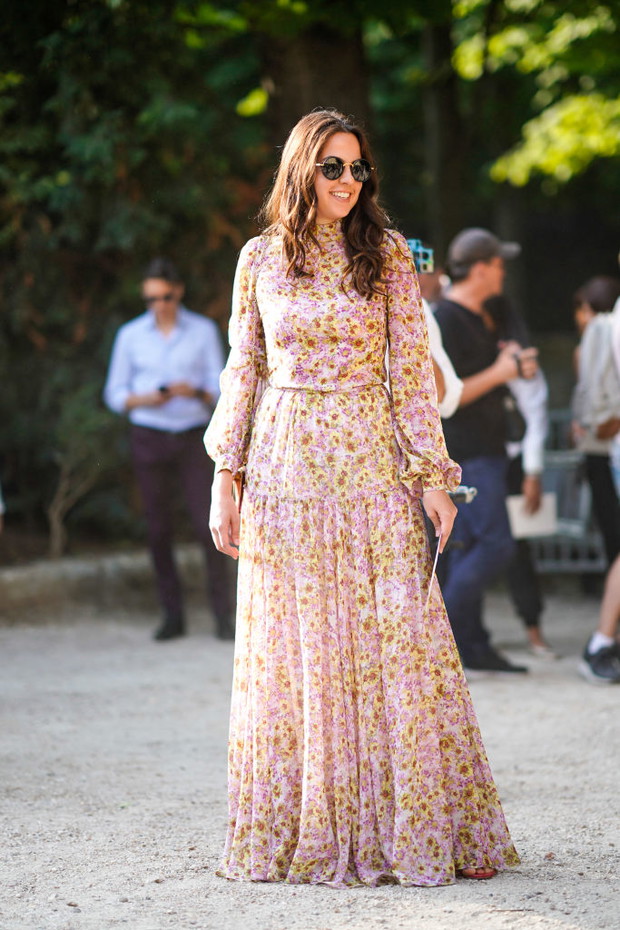 Sukienka w kwiaty na wyprzedaży i sukienka w kwiaty na jesień