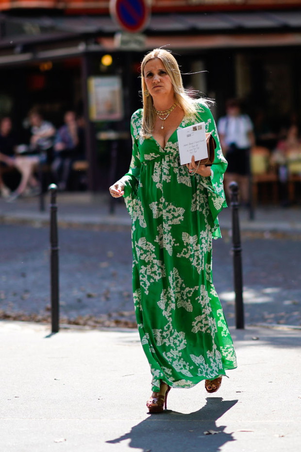 Sukienka w kwiaty na wyprzedaży i sukienka w kwiaty na jesień