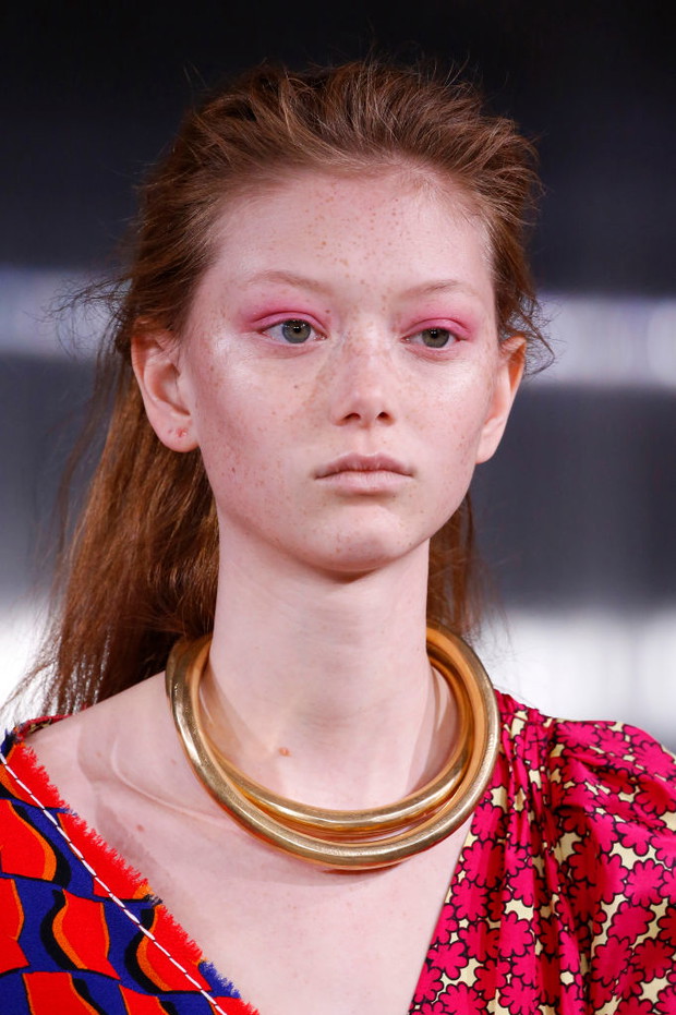 Trendy w makijażu jesień 2018: cukierkowy róż