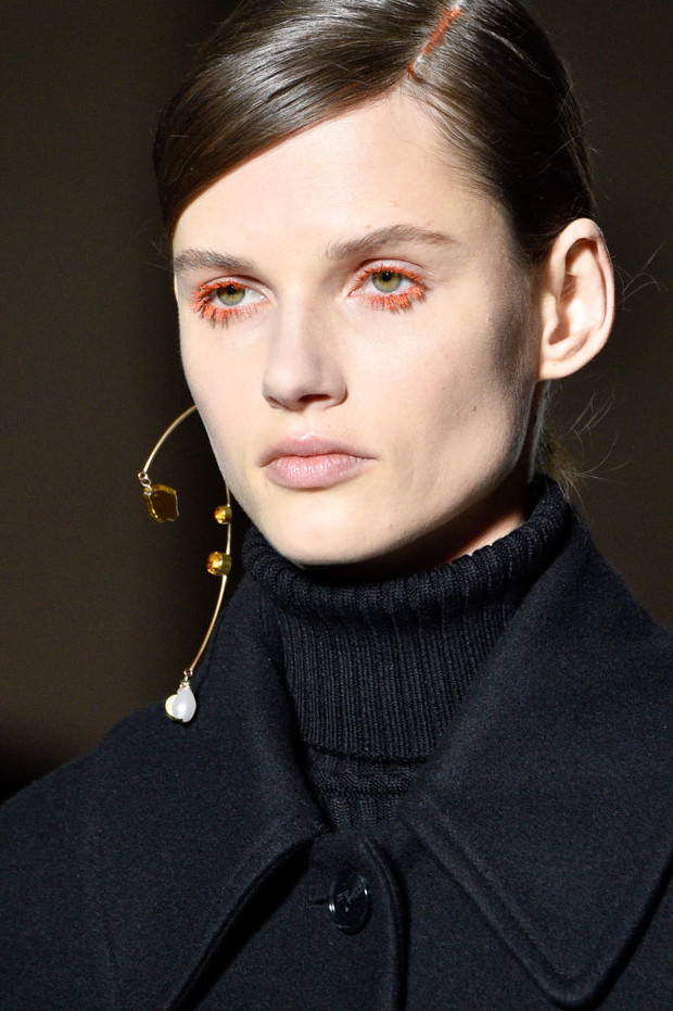 Trendy w makijażu jesień 2018: kolorowe rzęsy