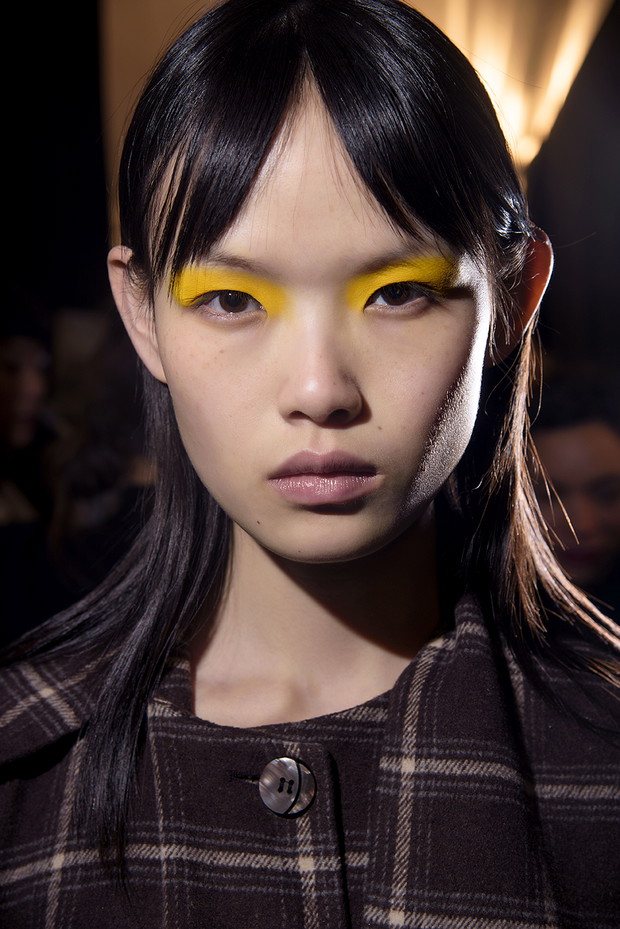 Trendy w makijażu jesień 2018: mocny kolor