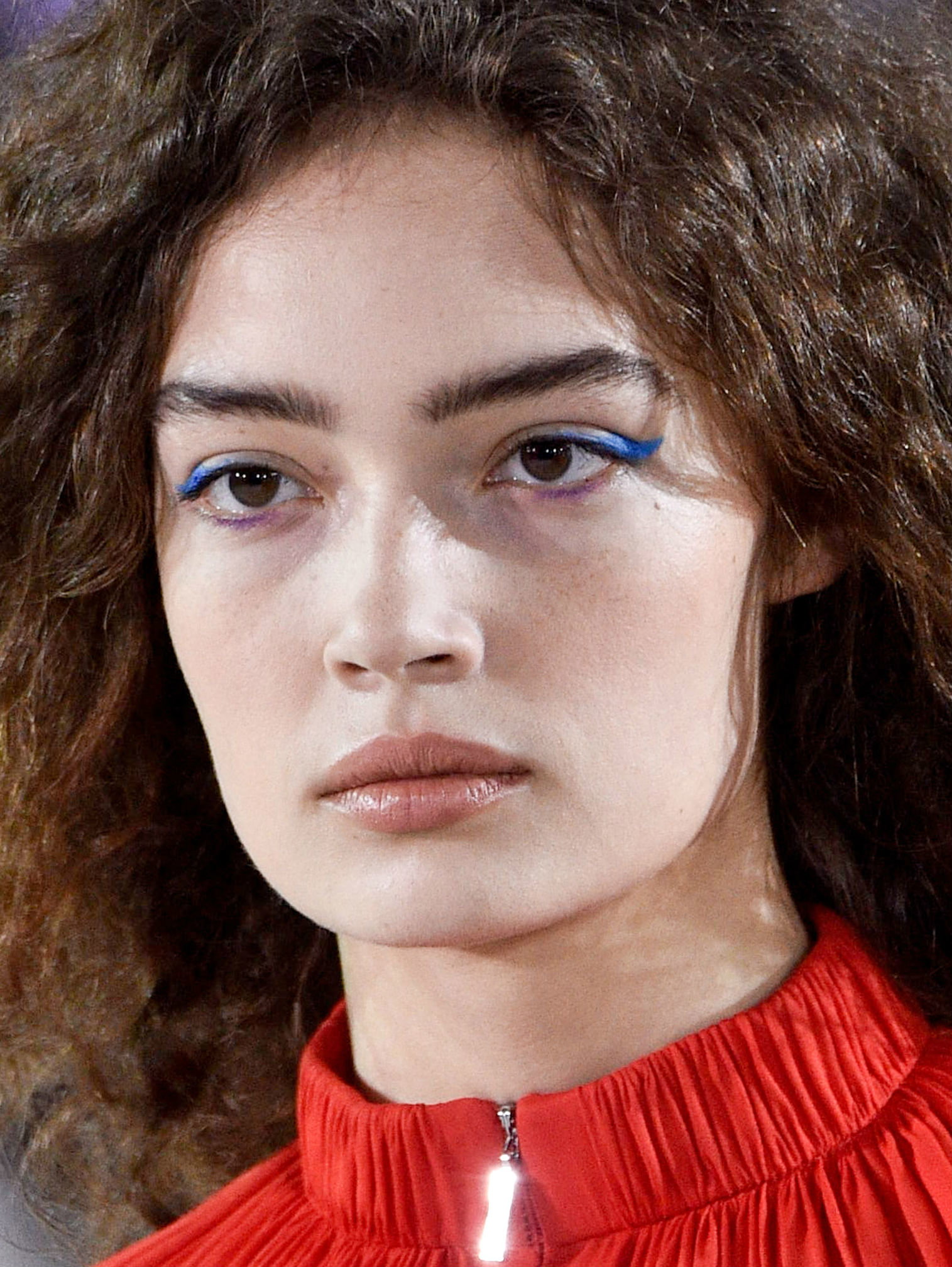 Makijaż oczu jesień 2018: kolorowy eyeliner