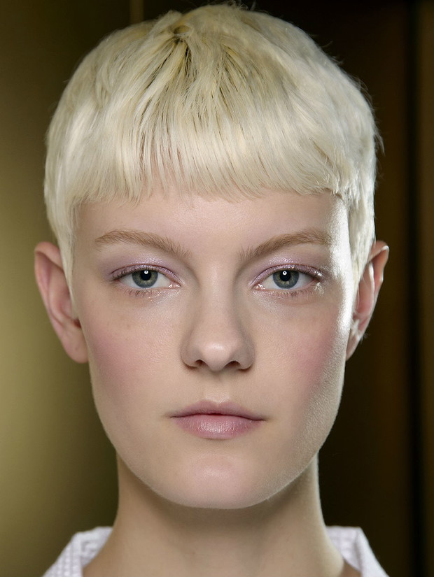 Makijaż oczu jesień 2018: pastelowy róż