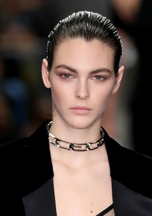 Modne fryzury na jesień 2018: power hair