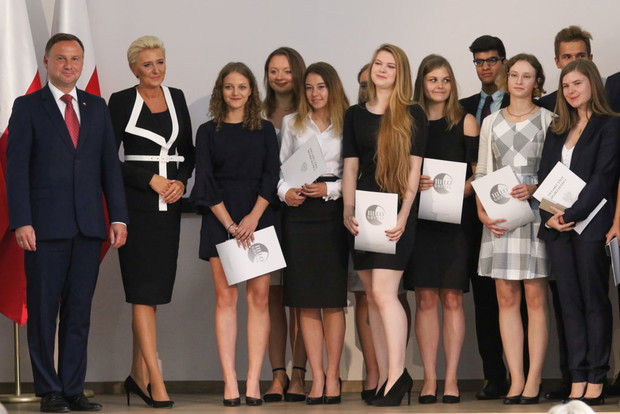 Agata Duda - Pierwsza Dama chce pensji?