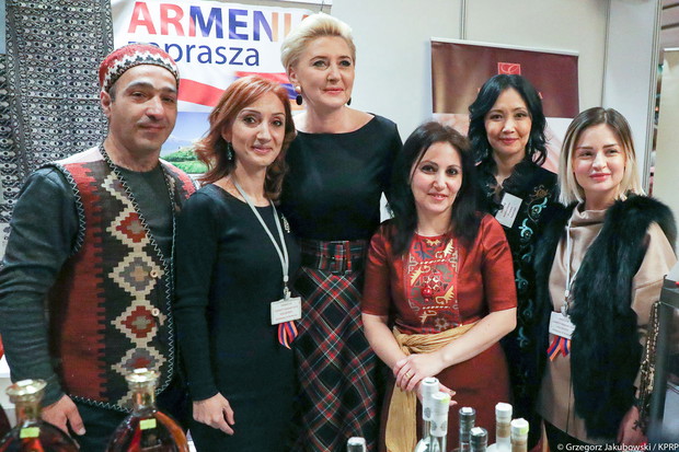 Agata Duda podczas kiermaszu charytatywnego