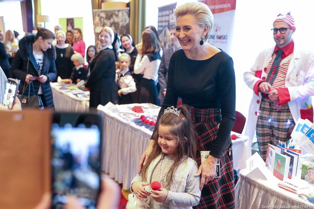 Agata Duda podczas kiermaszu charytatywnego