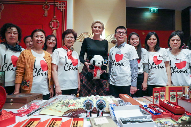 Agata Duda podczas kiermaszu charytatywnego