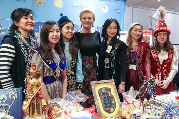 Agata Duda podczas kiermaszu charytatywnego