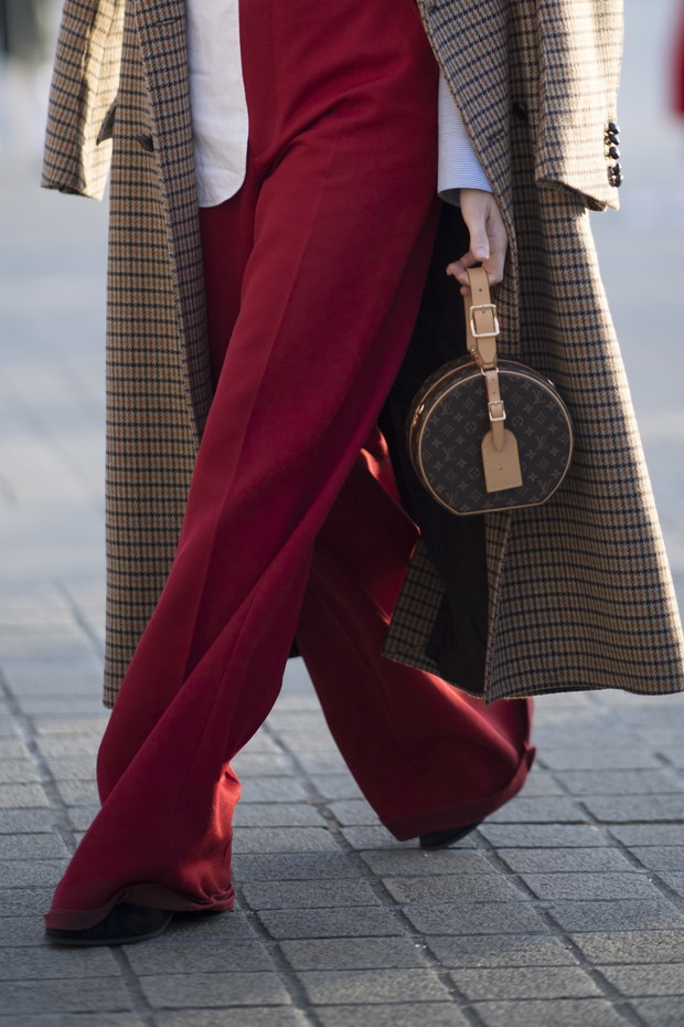 Czerwień w odcieniu wina modny kolor na zimę 2018