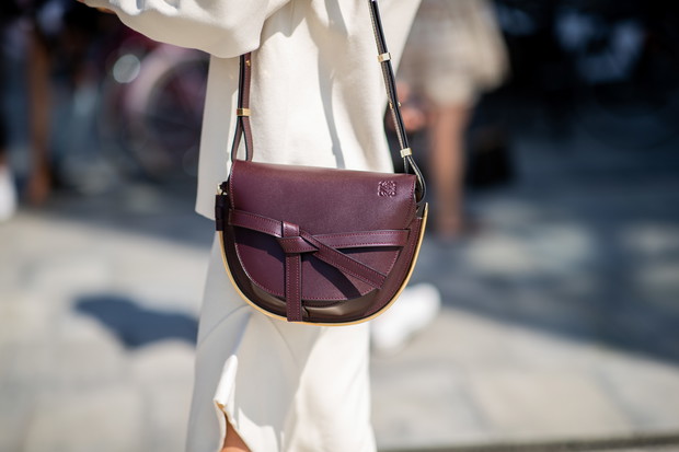 Czerwień w odcieniu wina modny kolor na zimę 2018