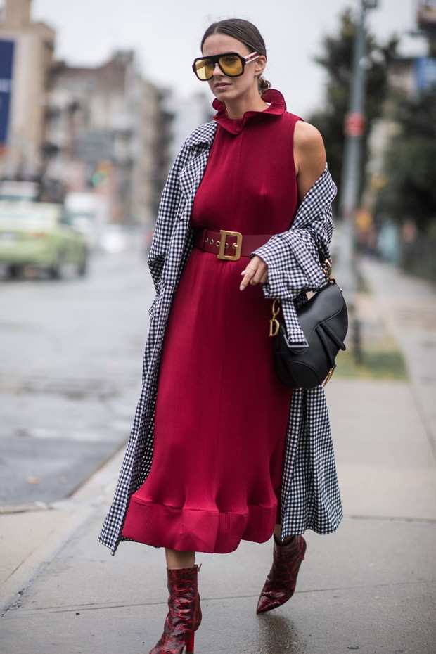 Czerwony w odcieniu wina modny kolor na zimę 2018