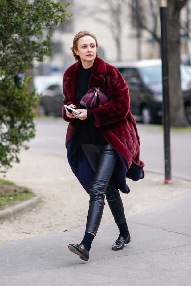 Czerwony w odcieniu wina modny kolor na zimę 2018