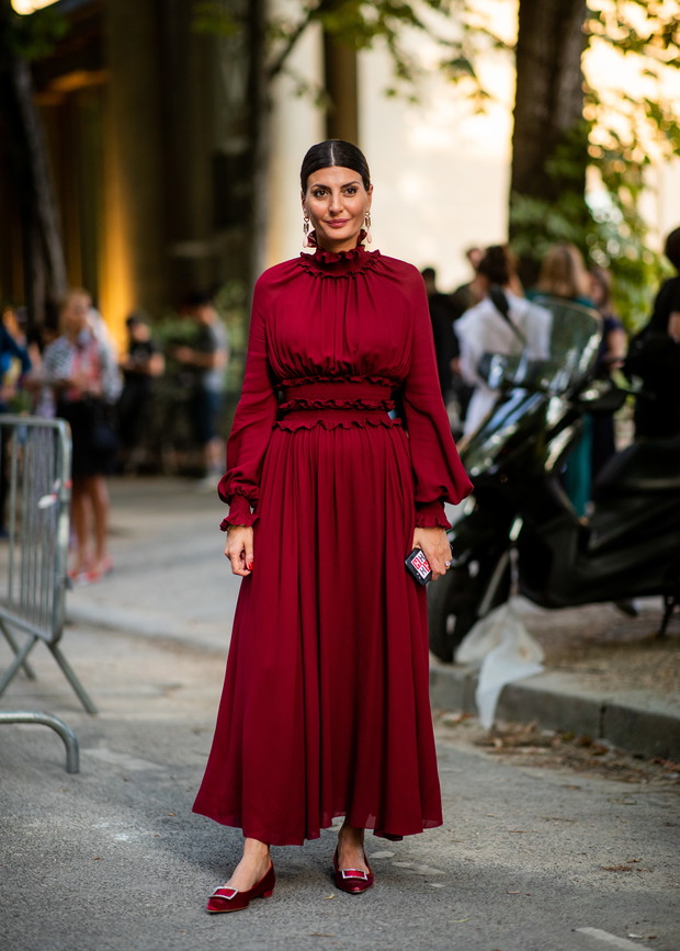 Czerwony w odcieniu wina modny kolor na zimę 2018